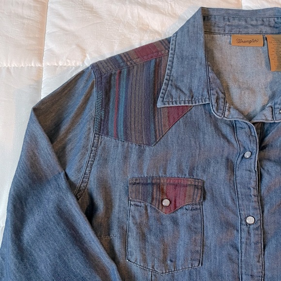 Women’s Wrangler Long Sleeve Snap Shirt - Picture 4 of 8